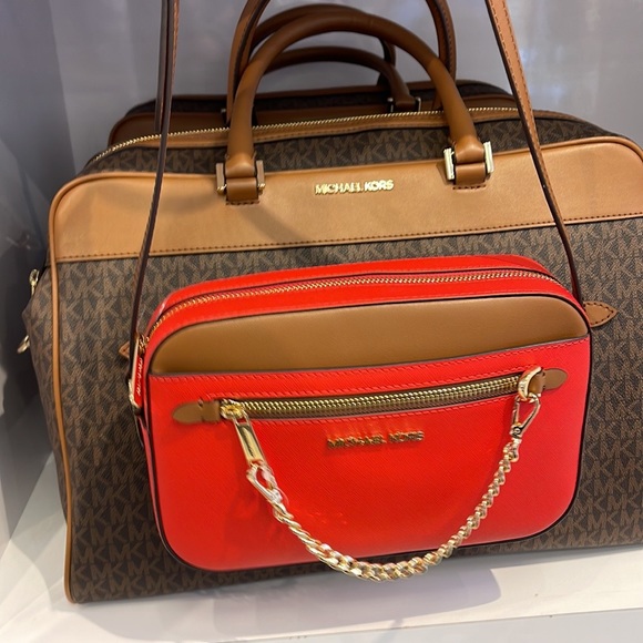 MICHAEL KORS 
Jet Set Item Large EW Zip Chain XBody Saffiano Leather Crossbody - Picture 12 of 16